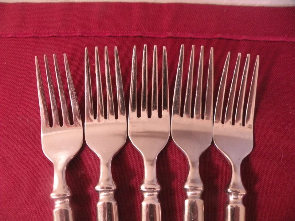 Juego de 5 tenedores de ensalada EMPIRE Martha Stewart Essentials MSE acero inoxidable 7 1/4" Foto 3 de 4