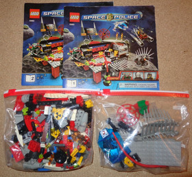 Lot of Complete LEGO Space Police Set 5980 Squidman's Pitstop 5982 Smash N Grab