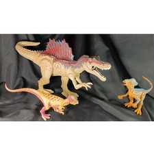 Figure Dinosaur Deluxe Spinosaurus and 2 other figures