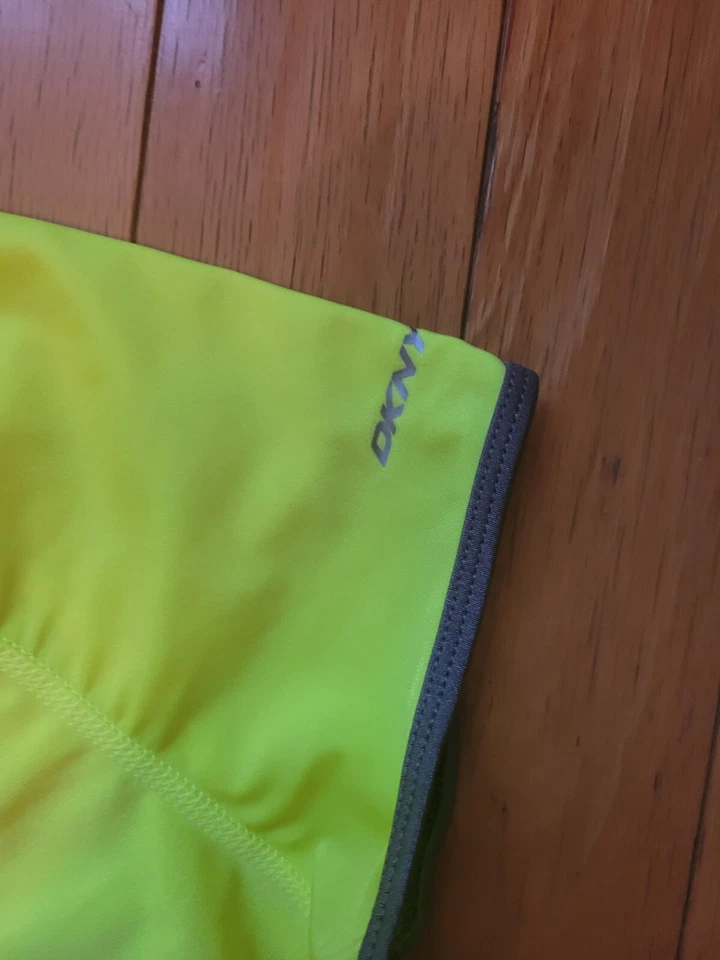 Nuevo DKNY Manga Corta Cuello Tortuga Brillante Rush Guard Talla L, se adapta a niños 8-12 años  Foto 4 de 4