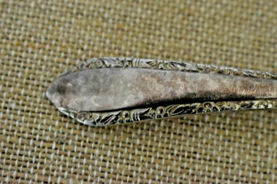 Cucharón Royal Crest flor silvestre plata esterlina salsa maciza 6 3/8" sin monograma  Foto 3 de 4