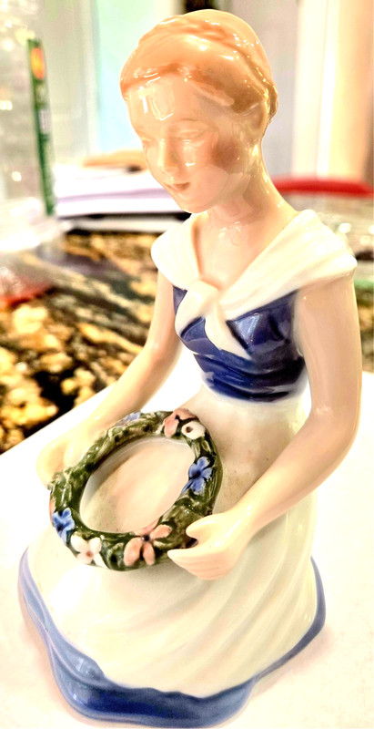 Royal Copenhagan B & G  figurine "Girl kneeling with wreath"