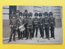 Old postcard Belgium BRUSSELS military soldiers uniform A GRENADIER POST