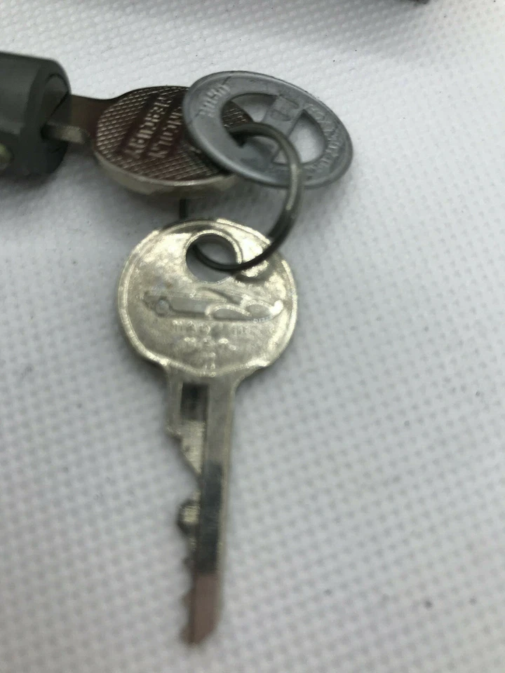 1950 & 1951 Lincoln & Lincoln Cosmopolitan Rear Deck Lock, NOS OEM, Hurd 33-949 - Image 2 of 4