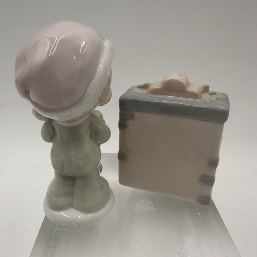 Precious Moments Christmas Salt Pepper Shakers Boy w/Stocking & Fireplace Enesco - Picture 6 of 11