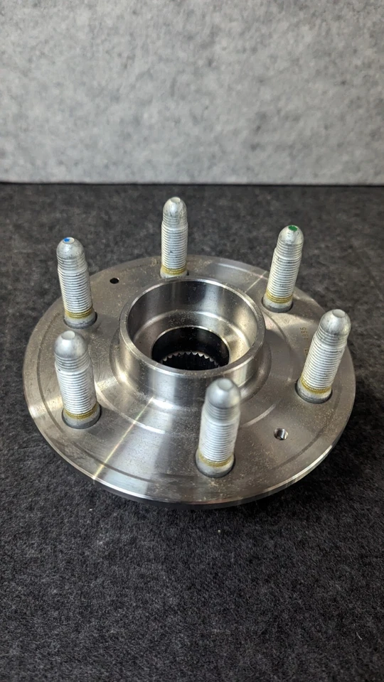 Conjunto de buje de cojinete de rueda delantera SKF para GMC Acadia Denali 2017 Foto 3 de 4