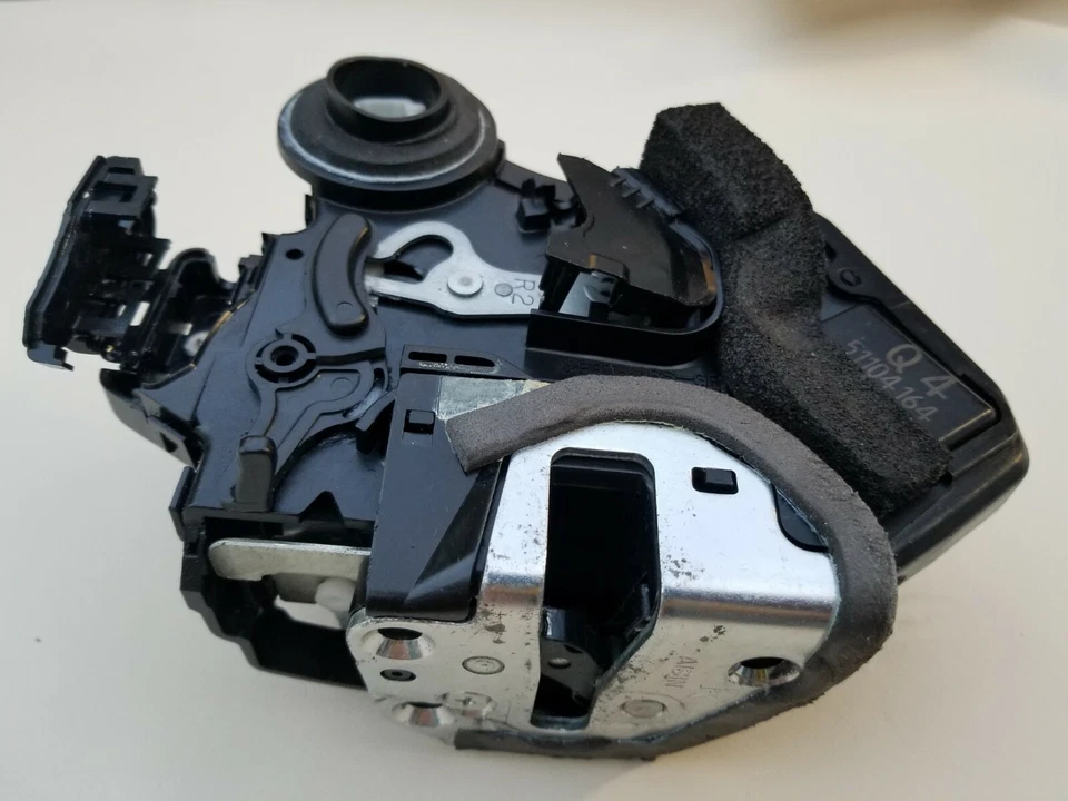 LIFETIME WARRANTY 2003 - 2008 Genuine Pontiac Vibe Rear Right Door Lock Actuator - Image 3 of 4