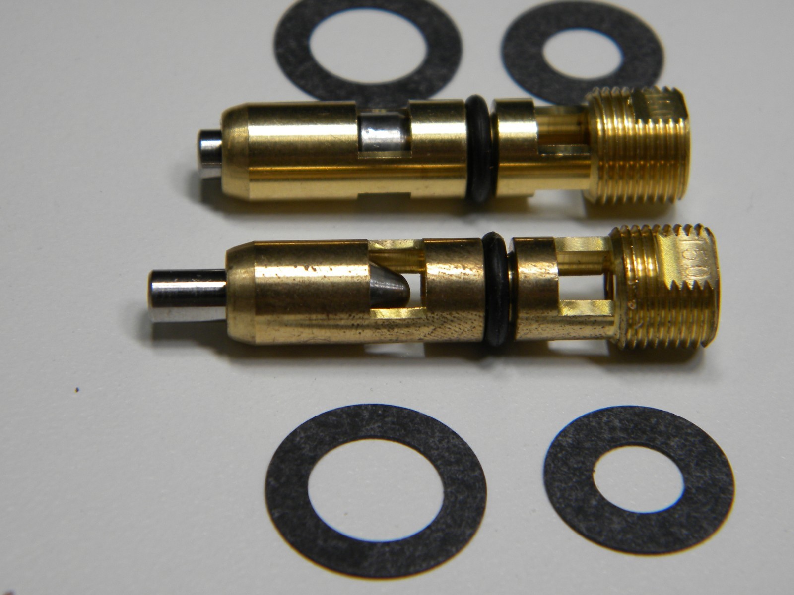 Seat CenterHung Floa Holley 65192 Needle and Seats Steel Adjustable