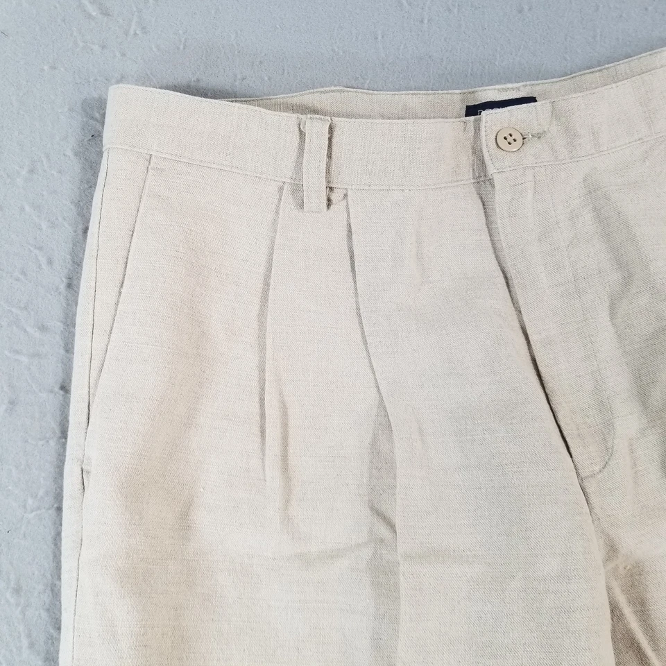 Pantalones de vestir informales plisados clásicos mezcla de lino beige 40x29 Dockers para hombre Foto 3 de 4