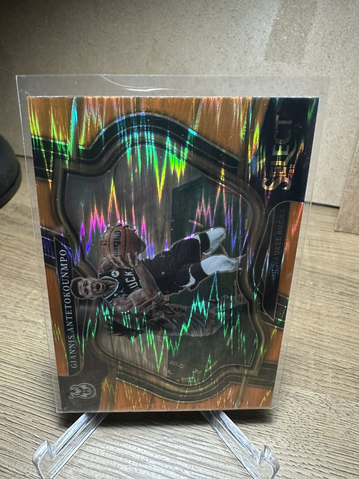 2022-23 Panini Select - Courtside Giannis Antetokounmpo #261 Orange Flash Prizm