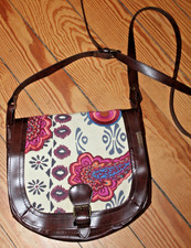 Borsa a tracolla Desigual, bordo in pelle vegana più tela con fiori
