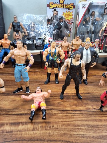 WWE WWF Vintage-Now Wrestling Action Figure Lottatori Misti OLTRE 50 Pezzi Custodia - Foto 8 di 23
