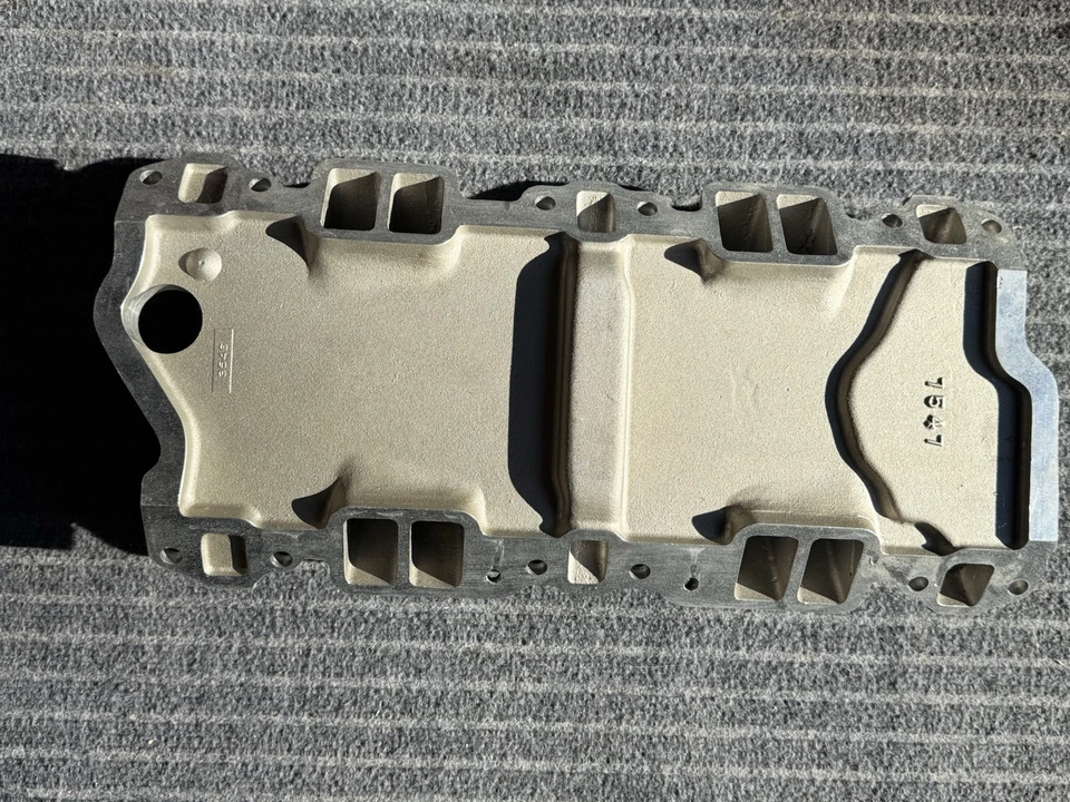 Colector de admisión Weiand X-CELerator 1957-86 Chevy 262-400ci Foto 4 de 4