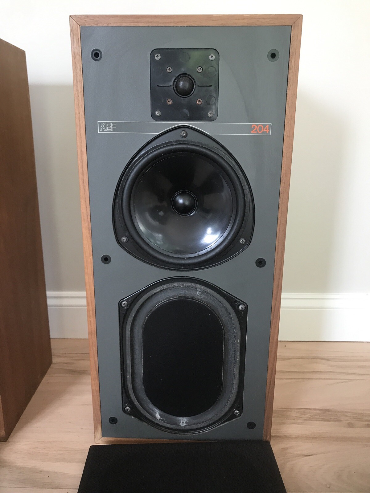 kef 204 speakers