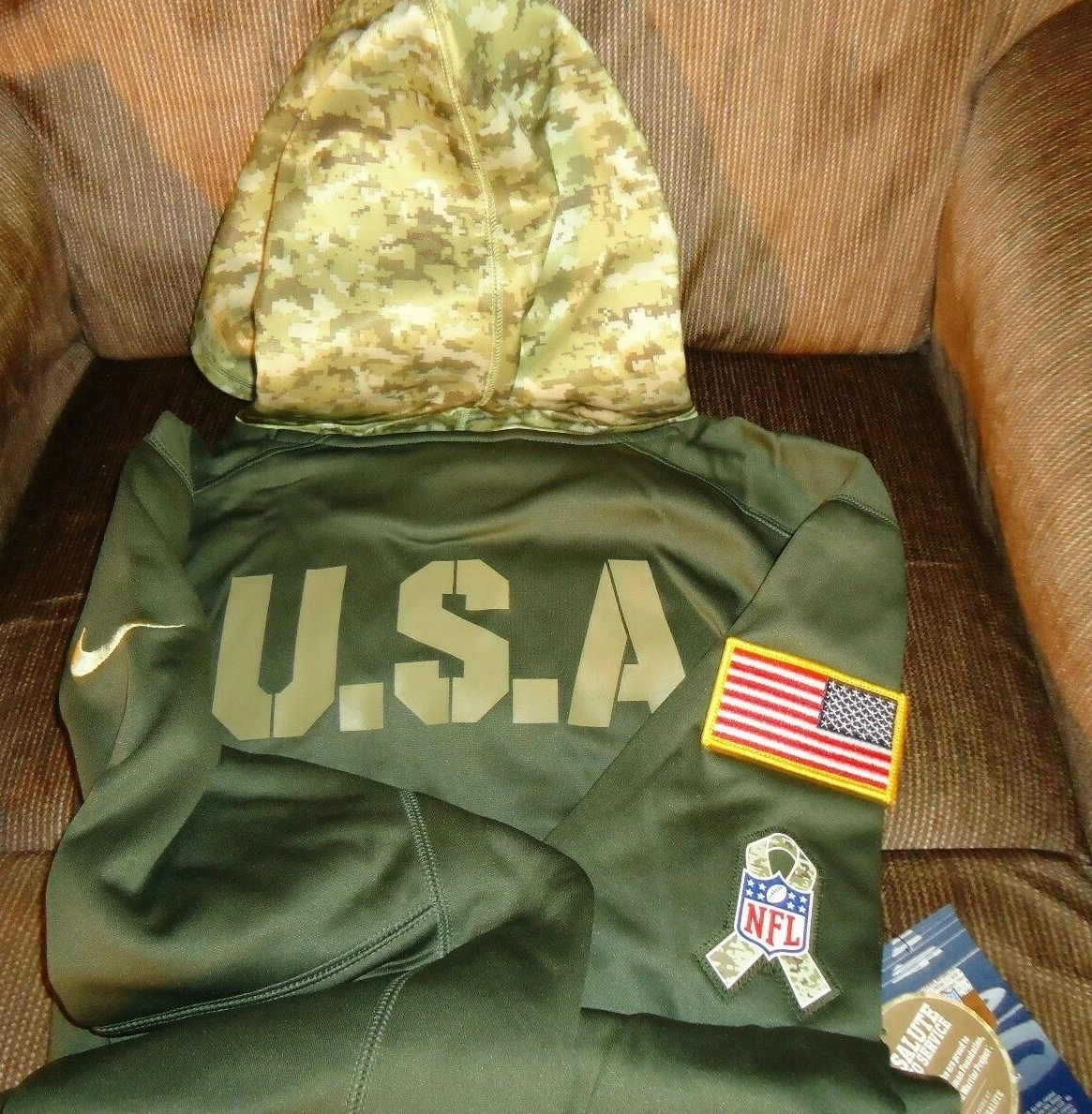 NEW YORK GIANTS SALUTE TO SERVICE NIKE PULLOVER HOODIE SIZE MEDIUM