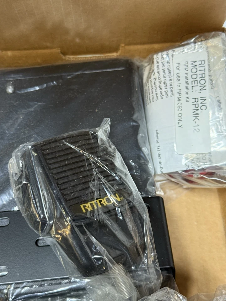 Ritron Mobile Radio RPM-050 New In The Box. Complete With Mic, Bracket acc Cable - Image 3 of 4