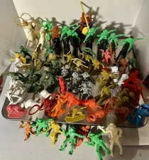 Vintage LARGE Cowboys And Indians Plastic Figures Soldiers Tim Mee Horse Riders