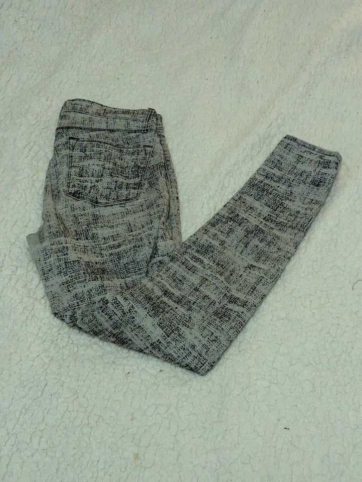 J Brand Super Skinny jeans Fog black white 28'' size 10 casual pants - Image 2 of 4