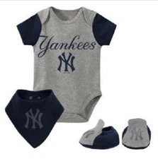 New York Yankees Infant 3 Piece Creeper Bodysuit, Bib & Bootie Set