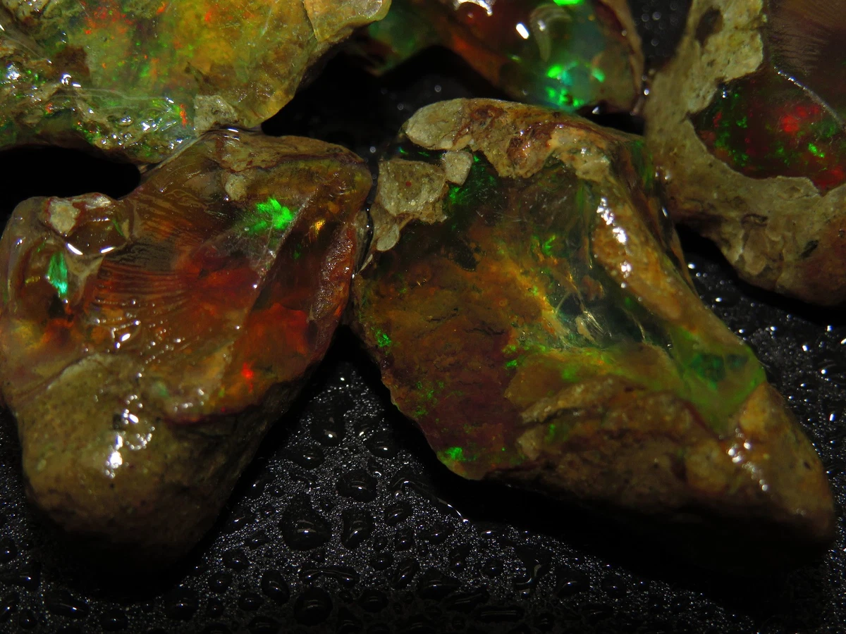 Ópalo Negro Multicolor natural de 8.39 ct, En forma de pera, Opaco