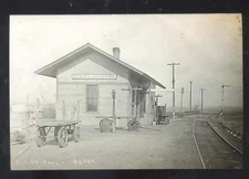 REAL PHOTO ONEIDA IOWA RAILROAD DEPOT TRAIN STATION POSTCARD COPY