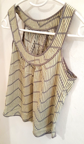 MANGO Top Talla S Rayas Halter Tanque Chevron Espalda Abierta Geométrico Amarillo Gris MNG - Imagen 4 de 7