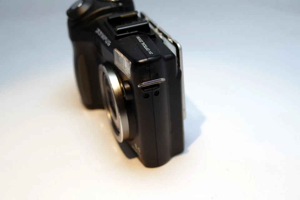 Cámara digital Olympus SP-350 8 MP - TAL CUAL, como se encuentra, reparación de piezas Foto 2 de 4