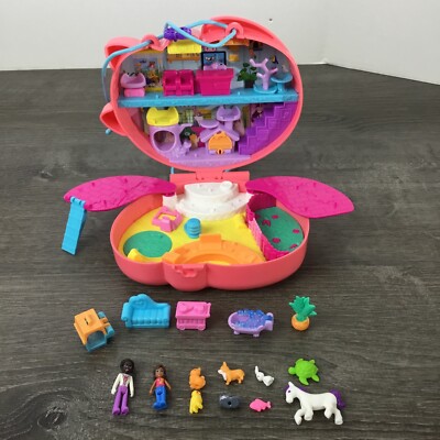 Polly Pocket Starring Shani Cuddly Cat Purse Pet Vet 2 Dolls + 13 accessories