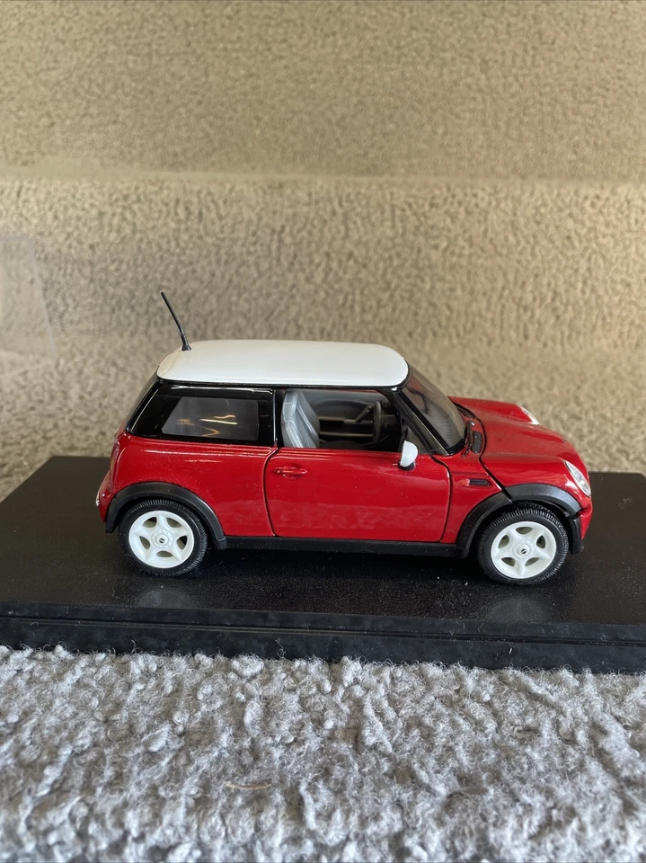 Week 1/32-2001 MINI COOPER -with PLASTIC CASE - Image 4 of 4