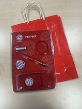 FC Bayern, Fan Artikel: Schal, T-Shirt, Hoodie, Decke, Sitzkissen