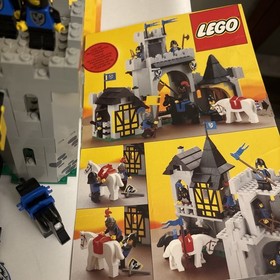 Legoland Castle Black Falcons 6074 Black Falcon's Fortress Near Complete Read