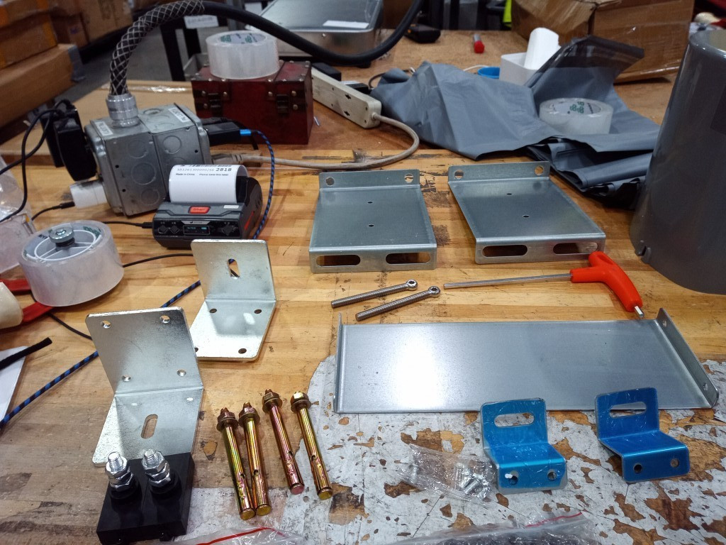 Blütezeit Chain Solar Gate Opener 1400lb w/WiFi/Battery/Solar Panel-Used