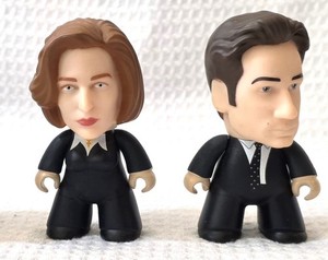Fox Mulder & Scully Titan Merchandise X-Files The Truth is Out There 3" Figure