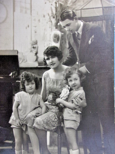 Antique RPPC France Photo Family Parents & Children "Ela 3158" Postcard Vintage - Picture 2 of 6