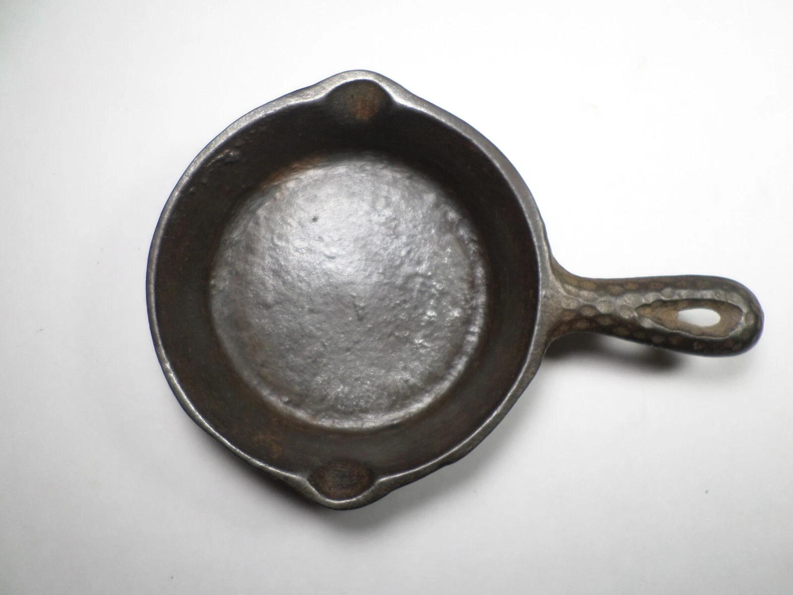 Vintage miniature Cast Iron 3" Skillet Frying Pan Toy Salesman Sample No. # 00