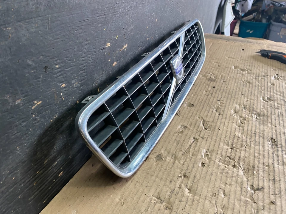 Parrilla superior delantera Volvo S40 2005 2006 2007 08620116 OEM S5587 DG Foto 3 de 4