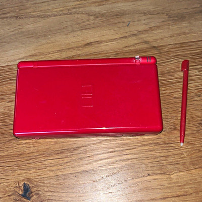 Nintendo DS Lite Handheld-System für Nintendo DS, Rot, inkl. Stylus
