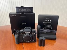 Fujifilm X-T4 26.1MP Mirrorless Digital Camera Black and VG-XT4 Battery Grip