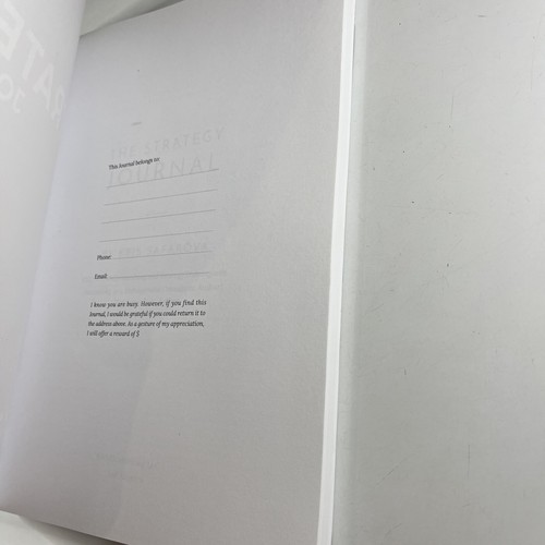 The Strategy Journal 1st Edition by Kris Safarova Paperback Consulting Textbook - 第 2/17 張圖片