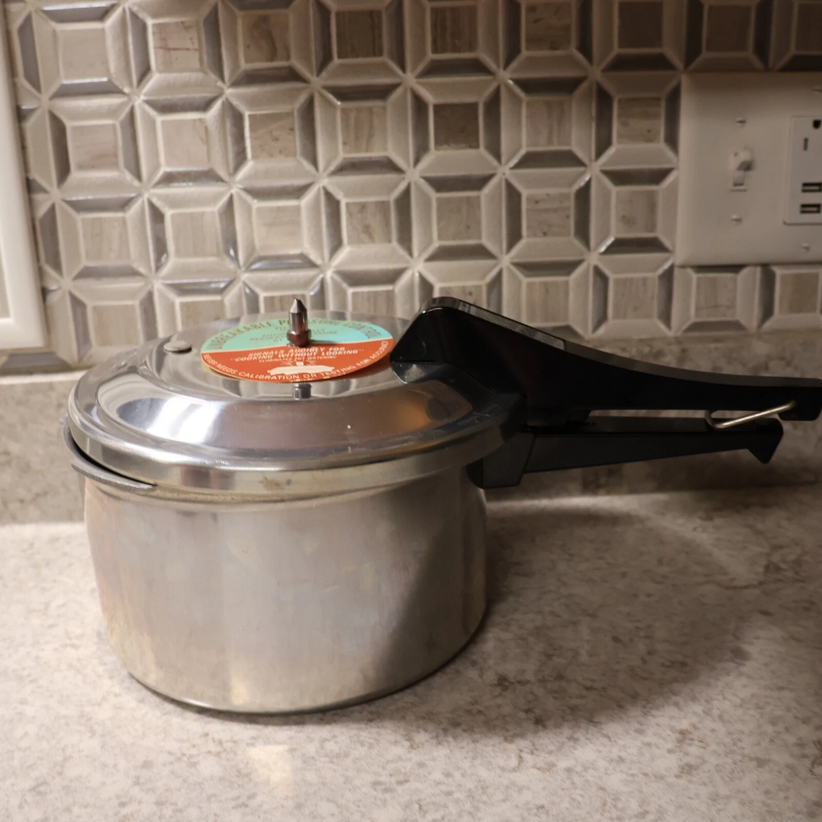 Vintage MIRRO-MATIC 4 Qt Pressure Cooker M-0534-11 USA Unused Jiggler Rack Seal