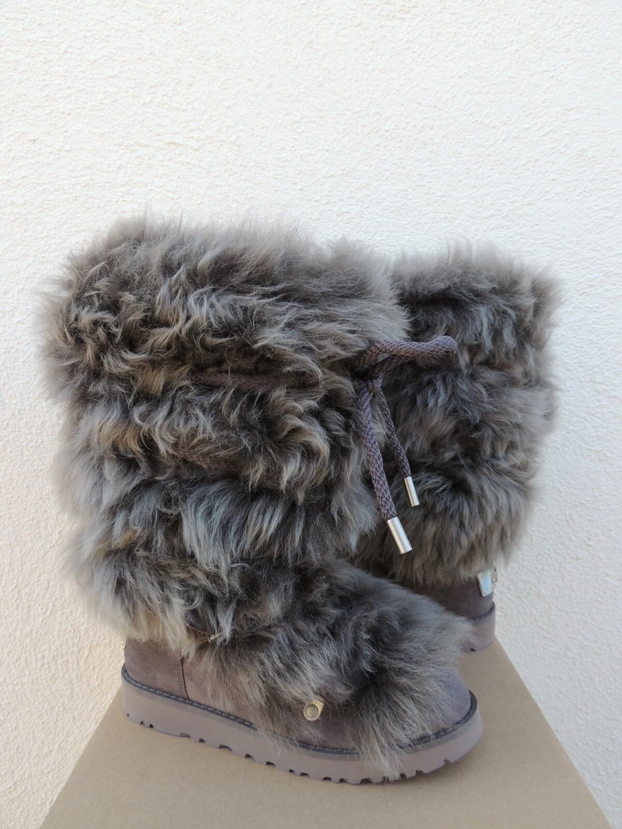 Short top fluffy boots