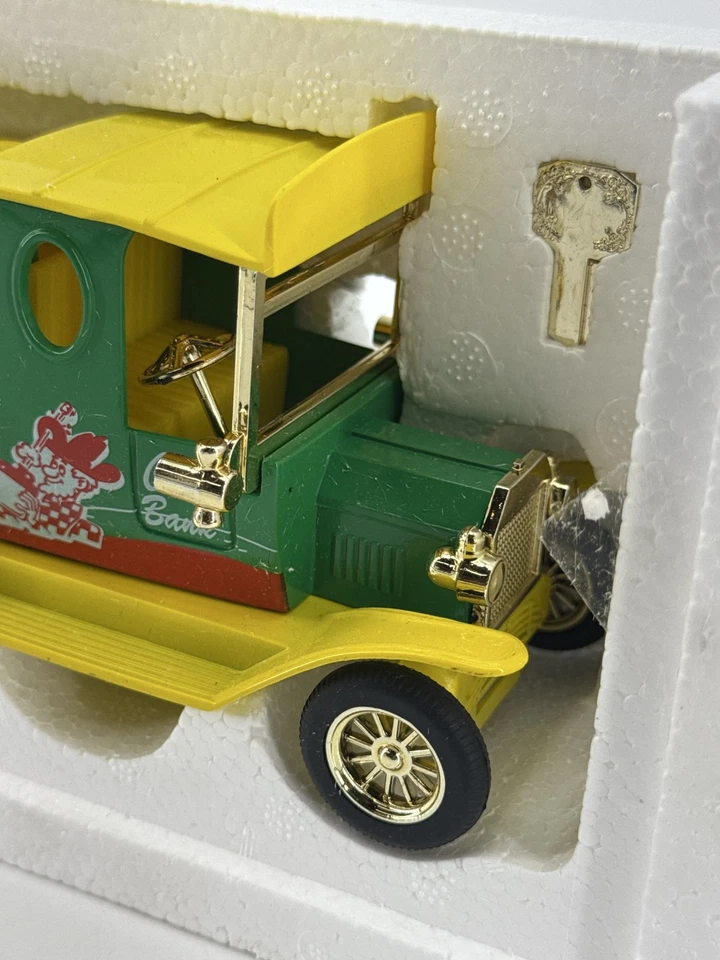 Banco de monedas Golden Wheel Mountain Dew Tanker modelo T con llave Foto 4 de 4