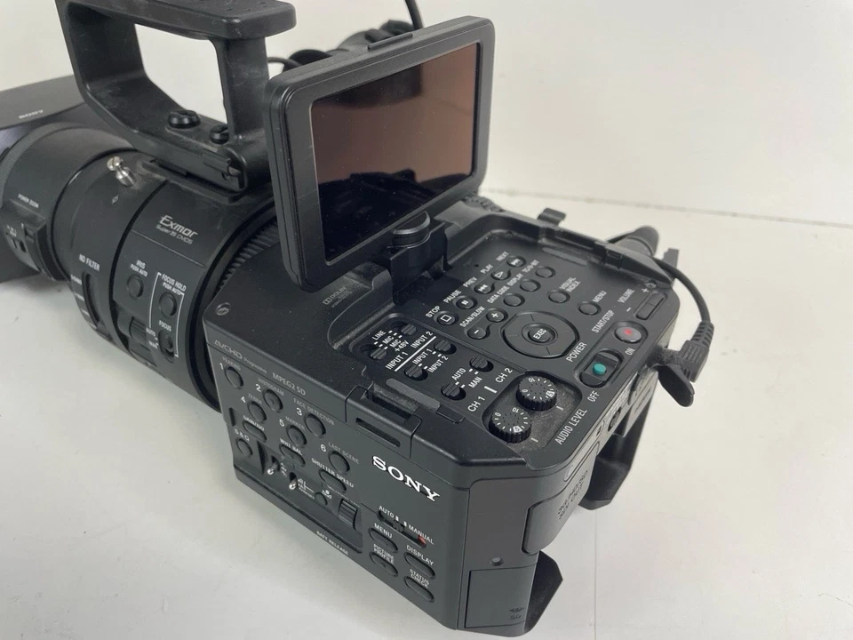 Sony NEX-FS700RH 4K Super 35mm NXCAM Kit with SELP18200 18-200mm Lens Bundle - Image 3 of 4