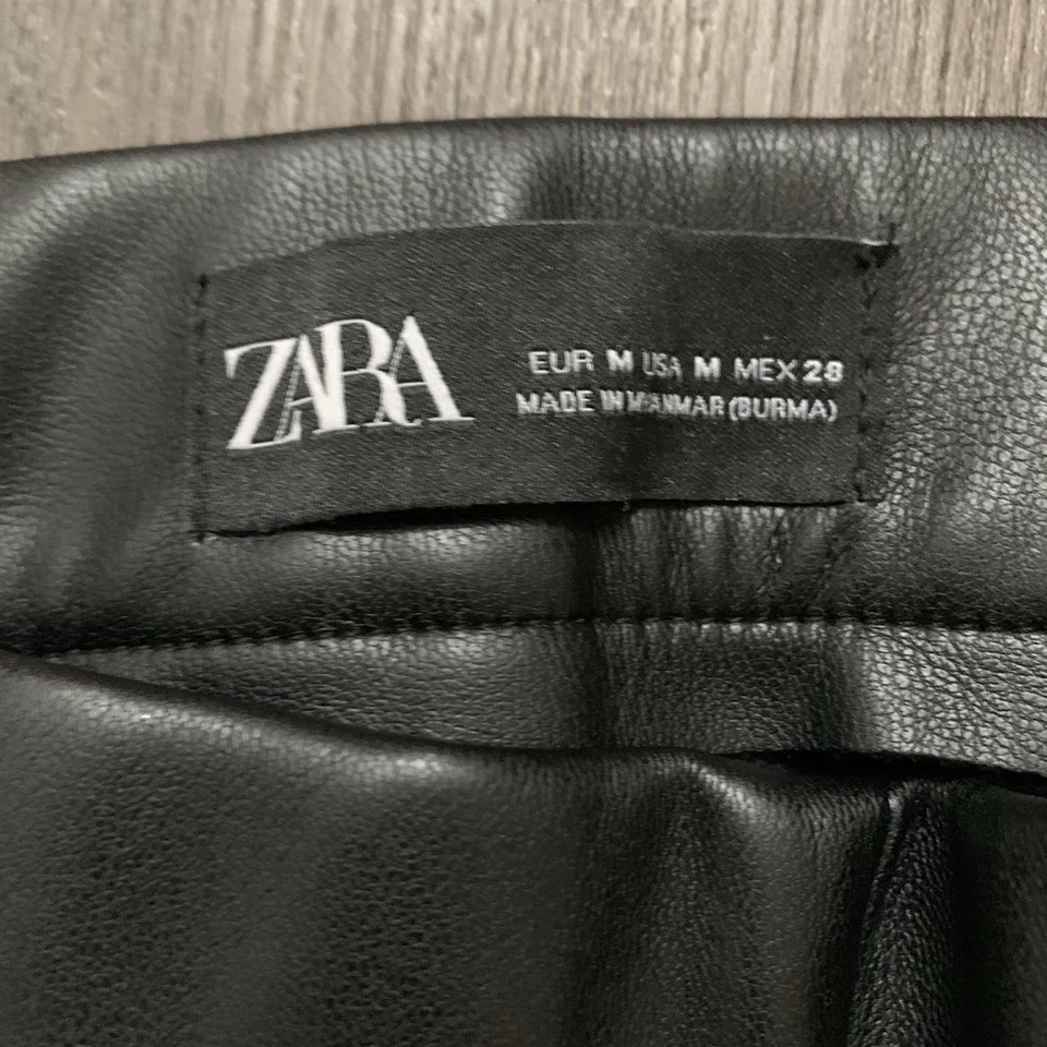 Zara Leggings Faux Leather Black Zippered Hem Ankle Slit Size Medium 28 Inseam - Image 3 of 4
