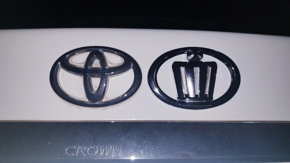Crown Rear Oval Emblem MAJESTA ATHLETE UZS186 GRS184 URS206 GRS204 - image 3 of 4