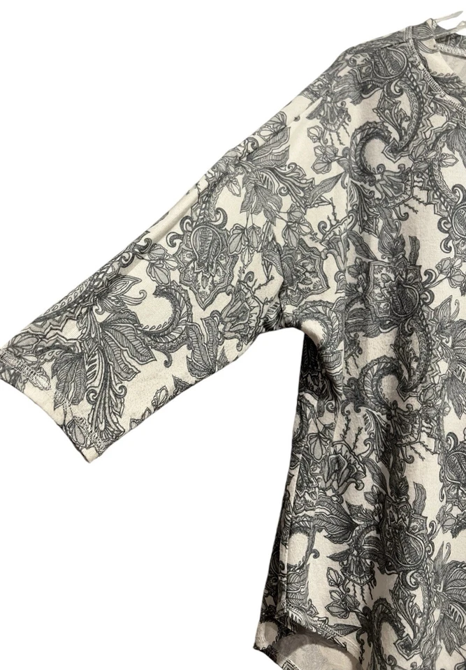 Suéter Ligero Db Establecido 1962 Talla Grande 2X Gris Marfil Paisley Floral Foto 4 de 4