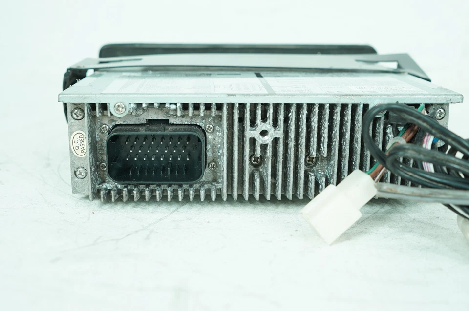 07 Harley Touring FLHX Street Glide OEM Digital Media Receiver Head Radio Player - Image 3 of 4