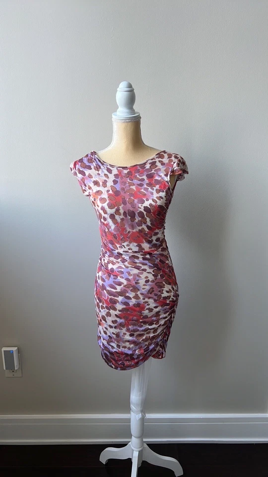 Novo com etiquetas por vestido CARLOS MIELE, estampa aquarela, totalmente forrado, médio - Imagem 4 de 4