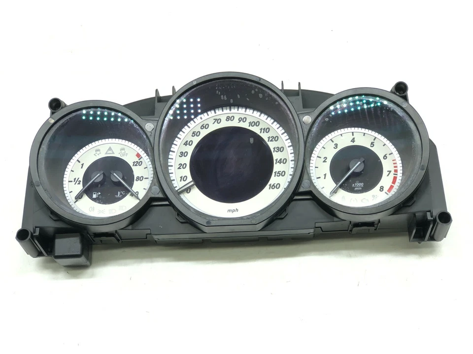 Mercedes-Benz CLS550 W218 2012-2018 velocímetro fabricante de equipos originales 60.695 millas. Foto 2 de 4