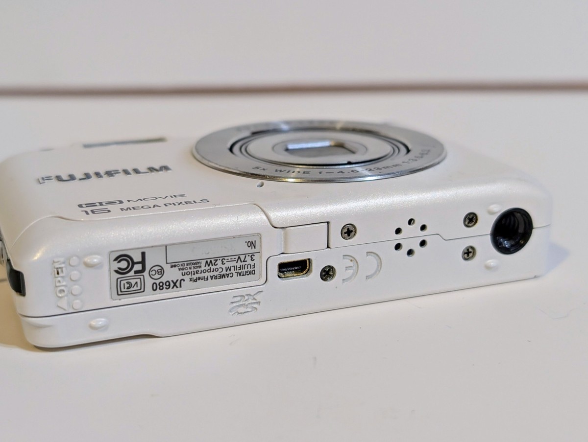 Fujifilm FinePix JX Series JX680 16.0 MP Digital Camera ONLY _ FOR